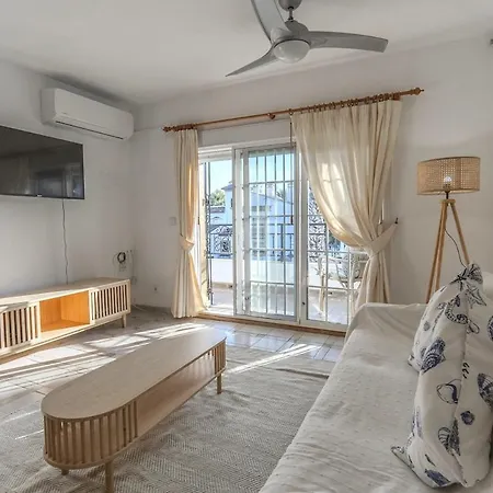 Bright & Spacious 2 Bedroom Villamartin Apartment *