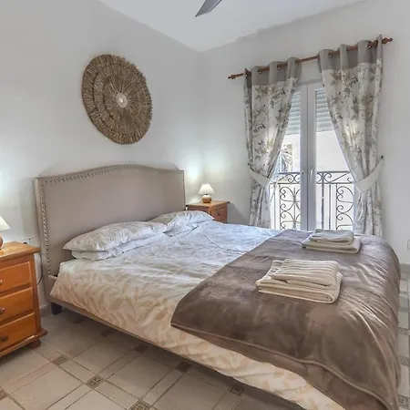 Bright & Spacious 2 Bedroom Villamartin