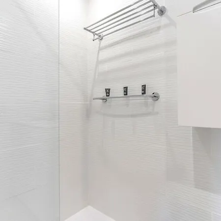 Bright & Spacious 2 Bedroom Villamartin Apartment *