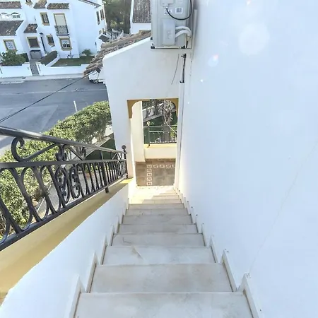 Bright & Spacious 2 Bedroom Villamartin Apartment *